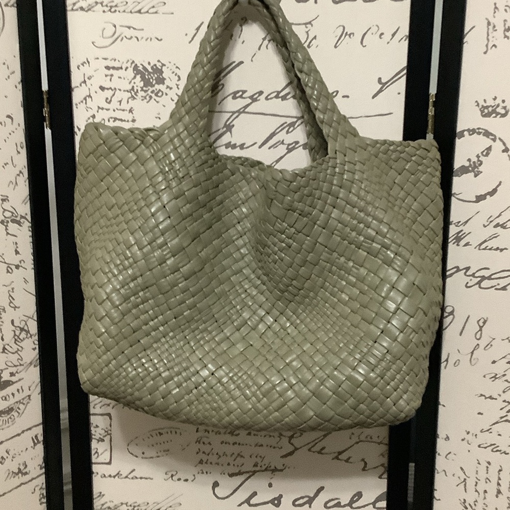 Elegant Woven Tote Bag in Olive Green